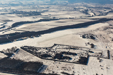 Winterluftbild im Schnee Flugplatz Ebenberg in Landau in der Pfalz im Bundesland Rheinland-Pfalz, Deutschland