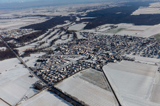 Winterluftbild im Schnee in Steinweiler im Bundesland Rheinland-Pfalz, Deutschland