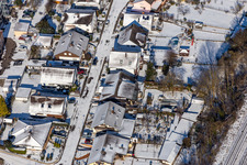 Winterluftbild im Schnee von Im Rosengarten in Winden im Bundesland Rheinland-Pfalz, Deutschland