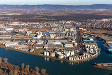 Mineralöl - Hochtanklager der Cotac Europe an der Holländerstraße im Ortsteil Rheinau in Mannheim im Bundesland Baden-Württemberg, Deutschland
