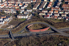 Vor der Tunneleinfahrt B535 in Plankstadt im Bundesland Baden-Württemberg, Deutschland
