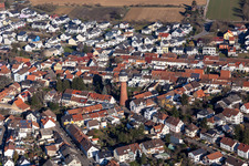 Bauwerk des Industriedenkmales historischer Wasserturm (Wahrzeichen der Stadt) in Plankstadt im Bundesland Baden-Württemberg, Deutschland