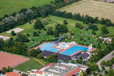 Luftbild von Queichtal-Freibad in Offenbach an der Queich im Bundesland Rheinland-Pfalz, Deutschland
