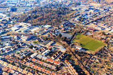 Friedhof und Gewerbegebiet Am Rabensteinerweg in Speyer im Bundesland Rheinland-Pfalz, Deutschland