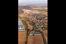 Dorfansicht von Westen in Freisbach im Bundesland Rheinland-Pfalz, Deutschland