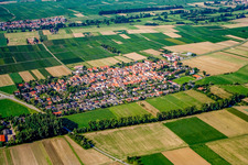 Dorf von Südwesten in Altdorf im Bundesland Rheinland-Pfalz, Deutschland