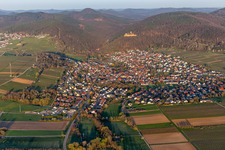 Im Morgenlicht in Klingenmünster im Bundesland Rheinland-Pfalz, Deutschland