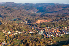 Vor dem Steinbruch in Albersweiler im Bundesland Rheinland-Pfalz, Deutschland