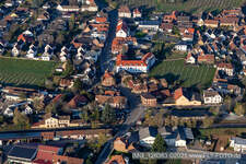 Eisenbahnstraße in Edesheim im Bundesland Rheinland-Pfalz, Deutschland