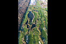 Blühende Bäume im Frühjahr auf der Golfanlage Landgut Dreihof - GOLF absolute in Essingen im Bundesland Rheinland-Pfalz, Deutschland vom Flugzeug aus