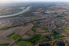 Drusenheim im Bundesland Bas-Rhin, Frankreich aus der Vogelperspektive