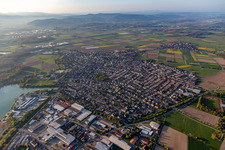Ortsansicht der Straßen und Häuser der Wohngebiete in Schutterwald im Bundesland Baden-Württemberg, Deutschland