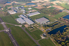 Firmengelände mit Hallen, Firmengebäuden und Produktionsstätten der DSV Road GmbH, DSV Solutions GmbH, Lahr Logistics, pellets2go. ARGE BSA Lahr und Fliege Logistik Stiftung in Lahr/Schwarzwald im Ortsteil Hugsweier im Bundesland Baden-Württemberg, Deutschland
