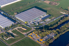 Firmengelände mit Hallen, Firmengebäuden und Produktionsstätten der DSV Road GmbH, Lahr Logistics, pellets2go, ARGE BSA Lahr in Lahr/Schwarzwald im Ortsteil Hugsweier im Bundesland Baden-Württemberg, Deutschland