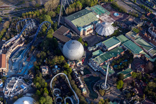 Wegen Corona-Lockdown geschlossener Eurosat CanCan Coaster im Freizeitpark Europa-Park in Rust im Bundesland Baden-Württemberg, Deutschland aus der Luft