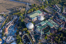 Wegen Corona-Lockdown geschlossener Eurosat CanCan Coaster im Freizeitpark Europa-Park in Rust im Bundesland Baden-Württemberg, Deutschland von oben gesehen