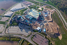 Luftbild von Baustelle des Wasserpark "Rulantica" und Museumshotel Kronasar auf dem Gelände des wegen Corona geschlossenen Freizeitpark " Europapark " in Rust im Bundesland Baden-Württemberg, Deutschland
