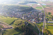 Luftaufnahme von Burg Lichteneck im Ortsteil Hecklingen in Kenzingen im Bundesland Baden-Württemberg, Deutschland