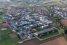 Schrägluftbild von Bahlingen am Kaiserstuhl im Bundesland Baden-Württemberg, Deutschland