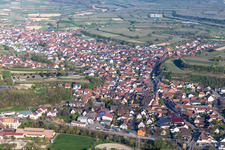Schrägluftbild von Eichstetten am Kaiserstuhl im Bundesland Baden-Württemberg, Deutschland