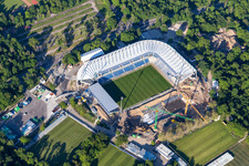Erweiterungs- und Umbau- Baustelle am Sportstätten-Gelände des Stadion "Wildparkstadion" des KSC in Karlsruhe im Ortsteil Innenstadt-Ost im Bundesland Baden-Württemberg, Deutschland aus der Drohnenperspektive