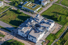 Luftaufnahme von Baustelle zum Neubau eines Forschungs- Gebäudes und Bürokomplex an der Wilhelm-Schickard-Straße im Technologiepark Karlsruhe in Karlsruhe im Ortsteil Rintheim im Bundesland Baden-Württemberg, Deutschland
