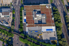 Gebäude des Einrichtungshaus - Möbelmarkt der " IKEA Deutschland GmbH & Co. KG " an der Gerwigstraße - Weinweg - Durlacher Allee in Karlsruhe im Ortsteil Oststadt im Bundesland Baden-Württemberg von oben