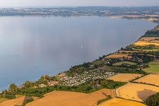 Campingplatz nordstern mit Wohnwagen und Zelten am Ufer der Ostsee an der Seebadeanstalt Norgaardholz in Norgaardholz in Steinberg im Bundesland Schleswig-Holstein, Deutschland