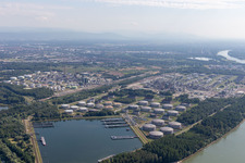 Ölhafen am Rhein im Ortsteil Knielingen in Karlsruhe im Bundesland Baden-Württemberg, Deutschland