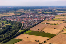 Drohnenbild von Ortsteil Linkenheim in Linkenheim-Hochstetten im Bundesland Baden-Württemberg, Deutschland