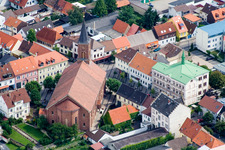 Kirchengebäude der St. Jodokus Kirche im Dorfkern im Ortsteil Wiesental in Waghäusel im Bundesland Baden-Württemberg, Deutschland