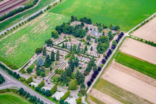 Luftbild von Friedhof in Neulußheim im Bundesland Baden-Württemberg, Deutschland