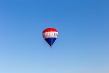 Ballonstart REMAX im Ortsteil Michelwinnaden in Bad Waldsee im Bundesland Baden-Württemberg, Deutschland