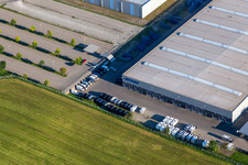 Gebäude und Produktionshallen auf dem Fahrzeugbau- Werksgelände der Hymer Reisemobile GmbH in Bad Waldsee im Ortsteil Steinenberg im Bundesland Baden-Württemberg, Deutschland von oben