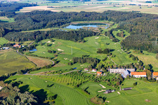 Luftbild von Gelände des Golfplatz des Fürstlichen Golfclubs Oberschwaben e.V. in Bad Waldsee im Ortsteil Hopfenweiler im Bundesland Baden-Württemberg, Deutschland