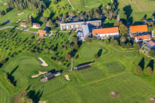 Luftbild von Clubhaus des Golfplatz des Fürstlichen Golfclubs Oberschwaben e.V. in Bad Waldsee im Ortsteil Hopfenweiler im Bundesland Baden-Württemberg, Deutschland