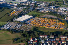 Luftbild von Lagerfläche des Liebherr-Werk Biberach GmbH, Niederlassung Bad Waldsee im Gewerbegebiet in Bad Waldsee im Bundesland Baden-Württemberg, Deutschland