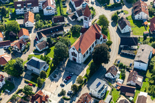 Luftbild von Mochenwangener Pfarrkiche in Wolpertswende im Bundesland Baden-Württemberg, Deutschland