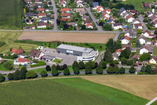 Firmengelände der Bohner Produktions GmbH mit Hallen, Firmengebäuden und Produktionsstätten in Bad Waldsee im Ortsteil Gaisbeuren im Bundesland Baden-Württemberg, Deutschland