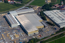 Drohnenaufname von Gebäude und Produktionshallen auf dem Fabrikgelände der Liebherr-Mischtechnik GmbH in Bad Schussenried im Ortsteil Kürnbach im Bundesland Baden-Württemberg, Deutschland