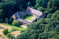 Gehöft im Wald Holtheyde in Wachtendonk im Bundesland Nordrhein-Westfalen, Deutschland