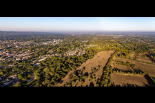 Luftbild von La plaine de Crau im Ortsteil Partie Nord Est in Saint-Rémy-de-Provence im Bundesland Bouches-du-Rhône, Frankreich