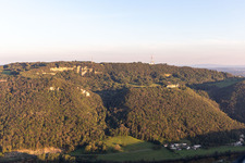 Château fort en ruine de, Belvedere et Fointaine Montfaucon im Bundesland Doubs, Frankreich
