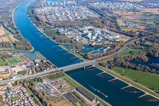 Papierfabrik Stora Enso Maxau GmbH im Ortsteil Rheinhafen in Karlsruhe im Bundesland Baden-Württemberg, Deutschland