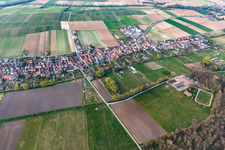 Dorfansicht aus Südwesten in Freckenfeld im Bundesland Rheinland-Pfalz, Deutschland