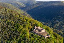 Burgruine Rietburg Rietburg / in Rhodt unter Rietburg im Bundesland Rheinland-Pfalz, Deutschland