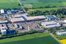 Parkplatz des Hornbach Baumarkts in Bornheim im Bundesland Rheinland-Pfalz, Deutschland