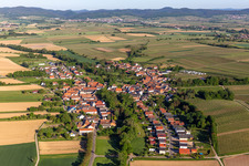 Dorfansicht aus Südosten in Dierbach im Bundesland Rheinland-Pfalz, Deutschland von oben