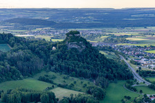Hohentwiel mit Festungsruine von 914 und Panoramablick ist ein erloschener Vulkan in Singen im Bundesland Baden-Württemberg, Deutschland