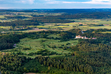 Der Country Club Schloss Langenstein - Der Golfplatz am Bodensee im Ortsteil Orsingen in Orsingen-Nenzingen im Bundesland Baden-Württemberg, Deutschland vom Flugzeug aus
